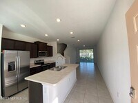 Building Photo - 8319 Zenith Cir