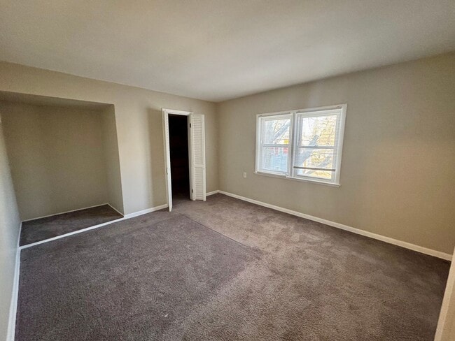 Building Photo - Beautiful 3 bedroom, 1 bath single family home with large fenced yard/ Garage /Central AC / Appli...