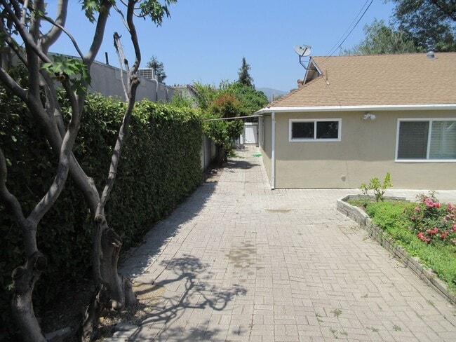 Building Photo - Reduced price on this Beautiful Porter Ran...