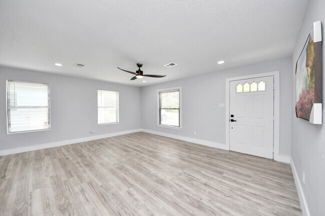 Building Photo - 503 Schilling Ave