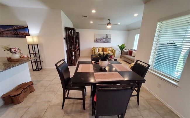 Building Photo - 22607 Castello Lakes Dr