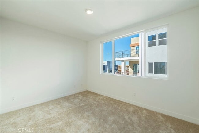 Building Photo - 121 Baluster