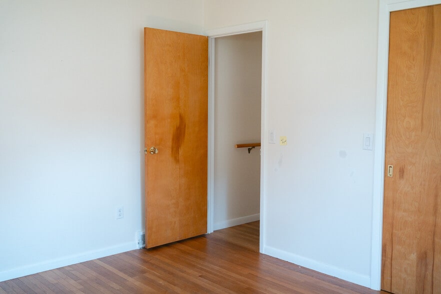 Building Photo - 4075 Circle Dr