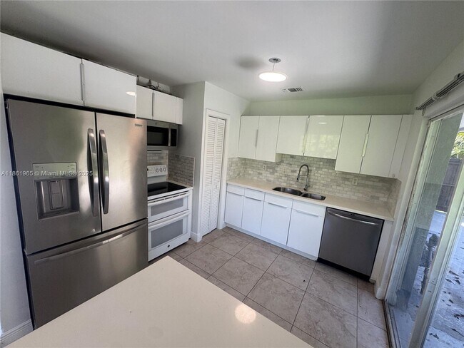 Building Photo - 3420 SW 125th Ct