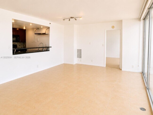 Building Photo - 7601 E Treasure Dr