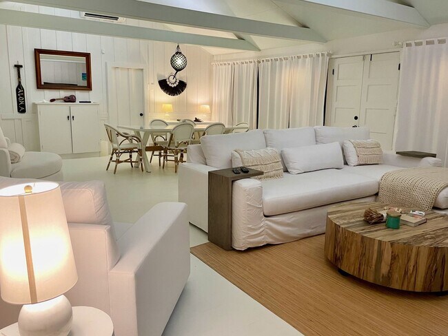 Building Photo - Peaceful Oceanfront Home Near Downtown Kai...