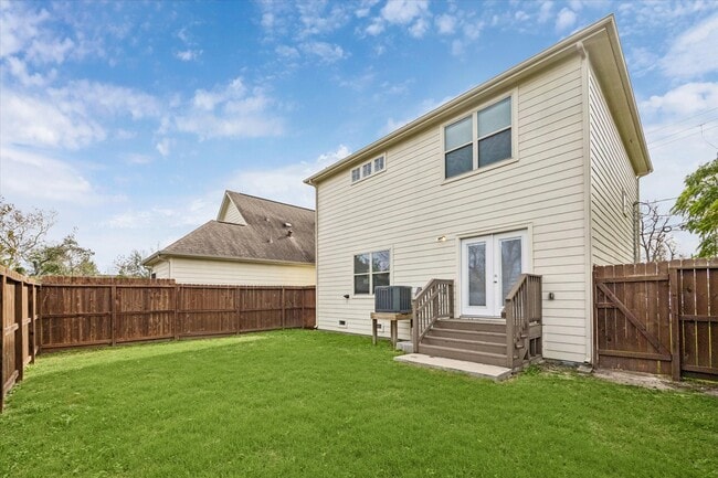 Building Photo - 701 E 40th St