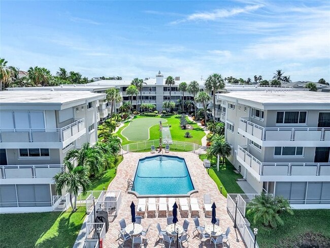 Building Photo - 1198 Hillsboro Mile