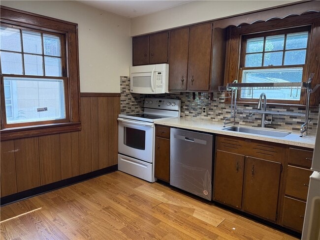 Building Photo - 23 Highland Ave