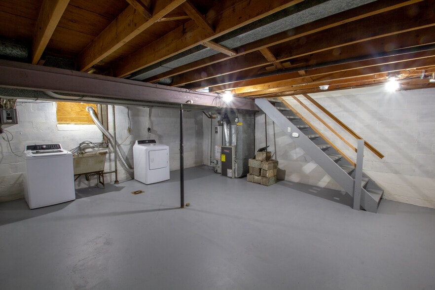 Building Photo - 421 Franklin Ave