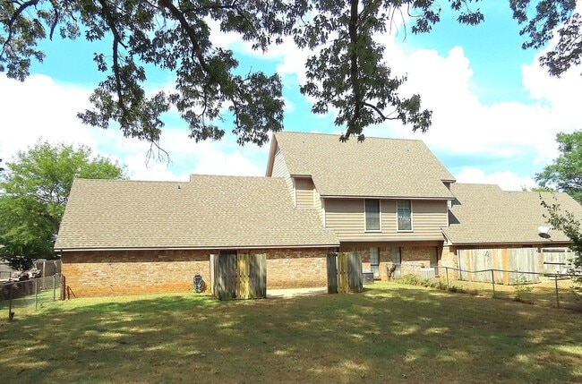 Building Photo - Remodeled in 2024! Gorgeous 3 Bdrm., 2 Bath Duplex in Whitehouse ISD!