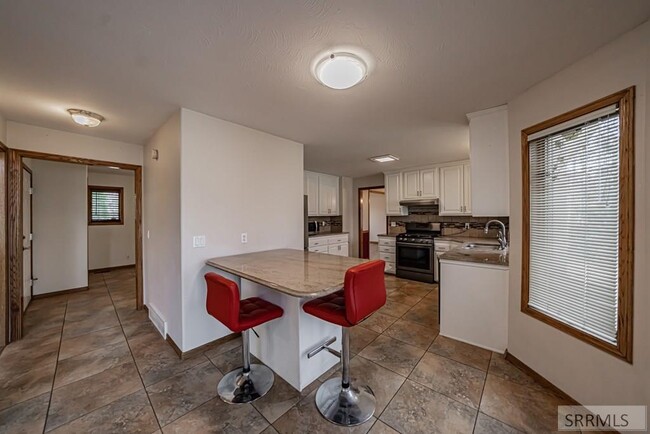 Building Photo - Sunnybrook