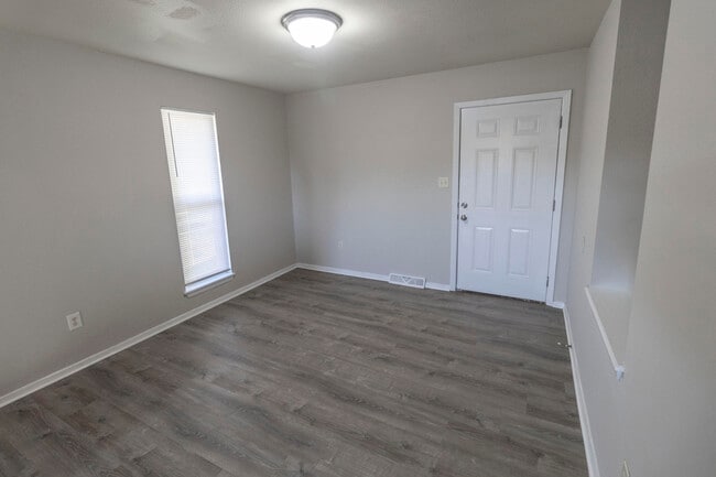 Building Photo - 319 West Blvd N