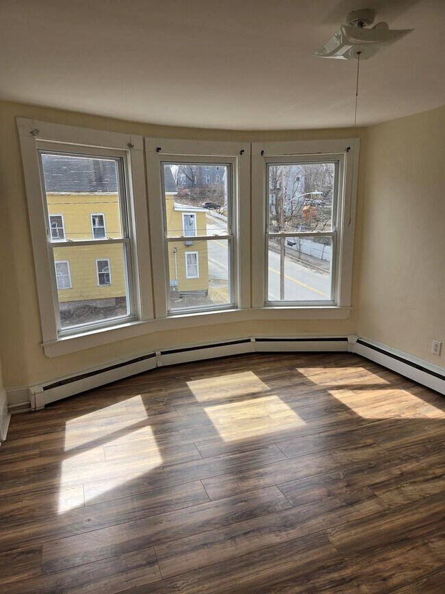 Building Photo - 62 Cook St