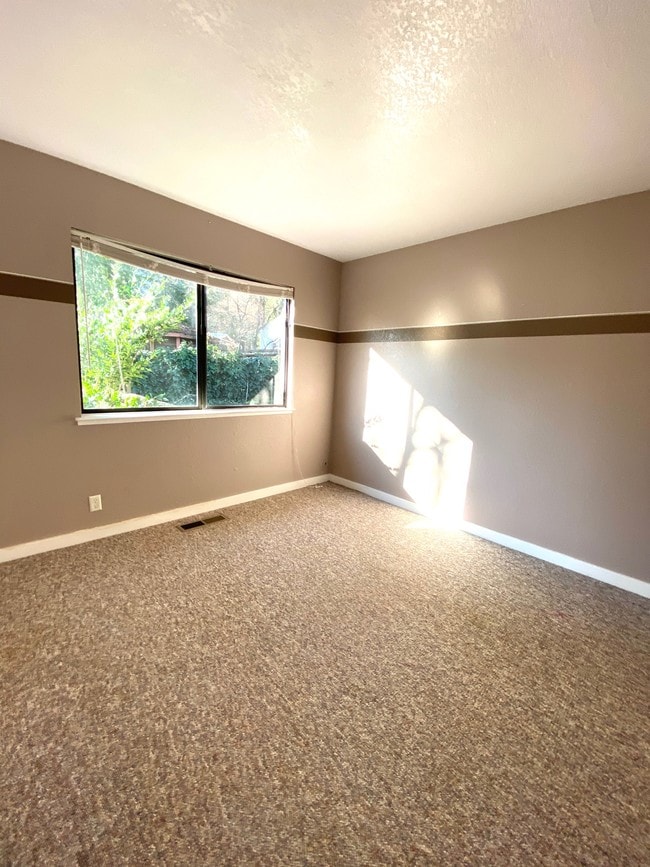 Building Photo - 526 Penstock Dr