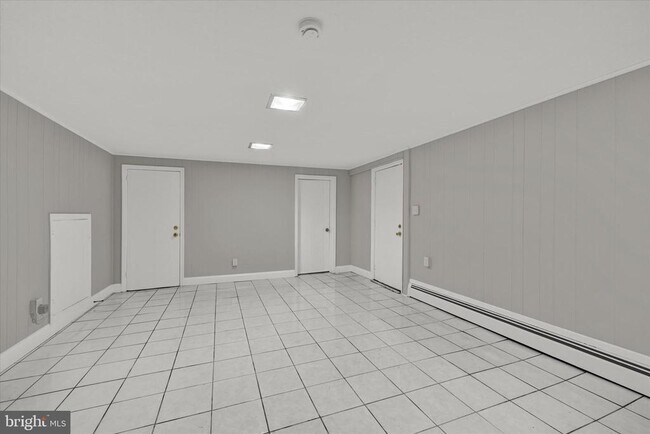 Building Photo - 260 Paradise Rd