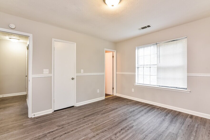 Building Photo - 4723 Old Highgate Entry