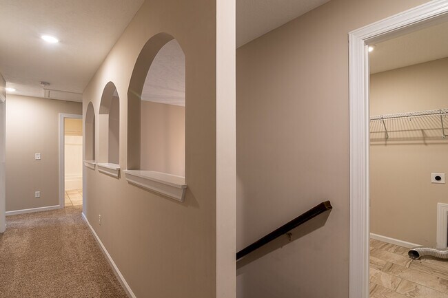 Building Photo - 453 Arrowwood Dr