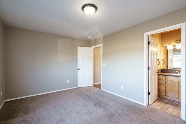 Building Photo - 3 Bedroom 2.5 Bath Duplex -Quick Easy Access to SR 14