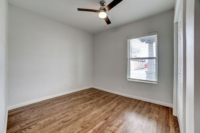 Building Photo - Move in Special! Stylish 3/1 Newly Renovat...