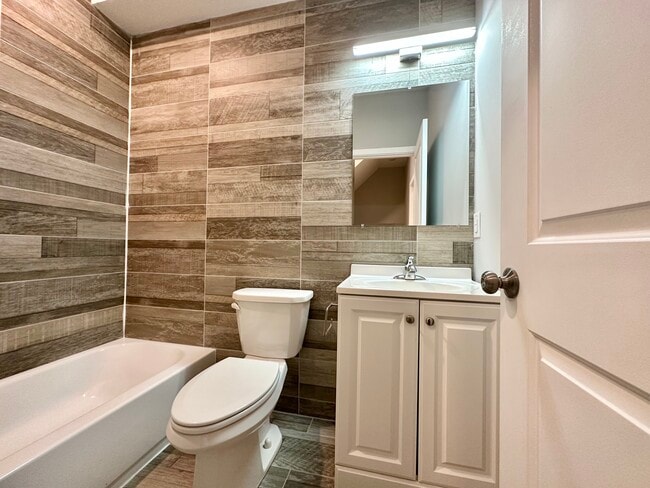 Building Photo - 2009 N Darien St