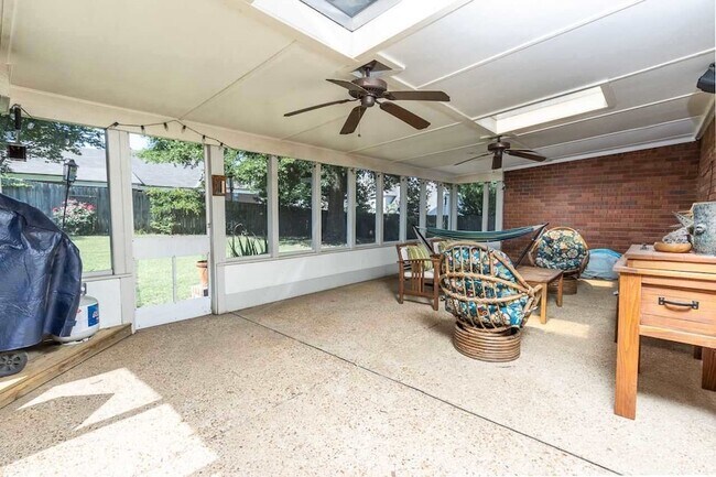 Building Photo - 545 Wilkes Cove