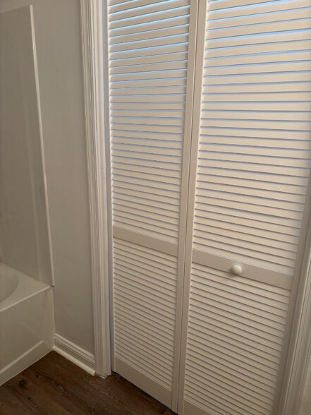 Building Photo - 3704 Pine Knoll Dr