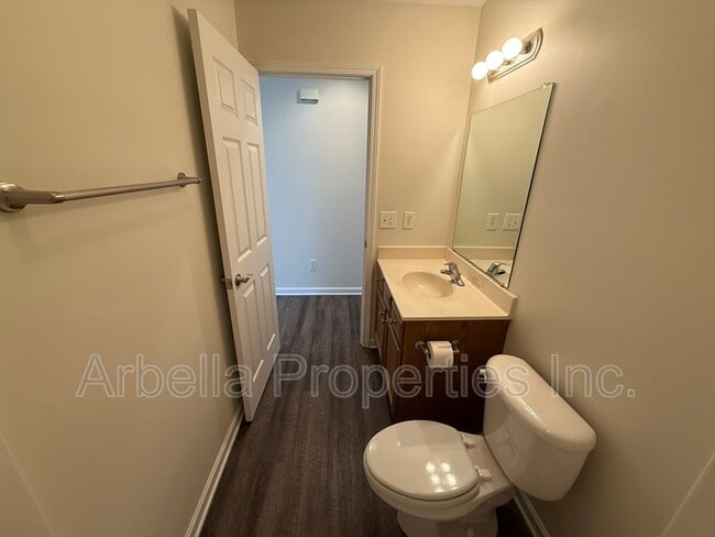 Building Photo - 1309 Kensington Place