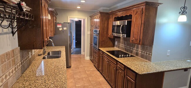 Building Photo - 3 Bedroom 2 Bathroom in Greenacres (N Bossier)
