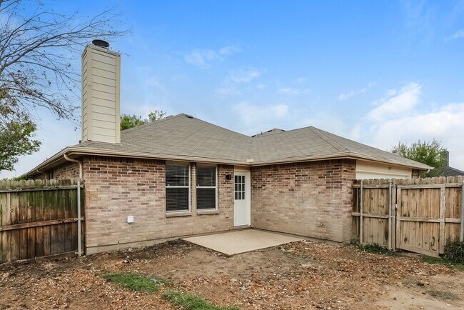 Building Photo - 1917 Indian Lilac Dr