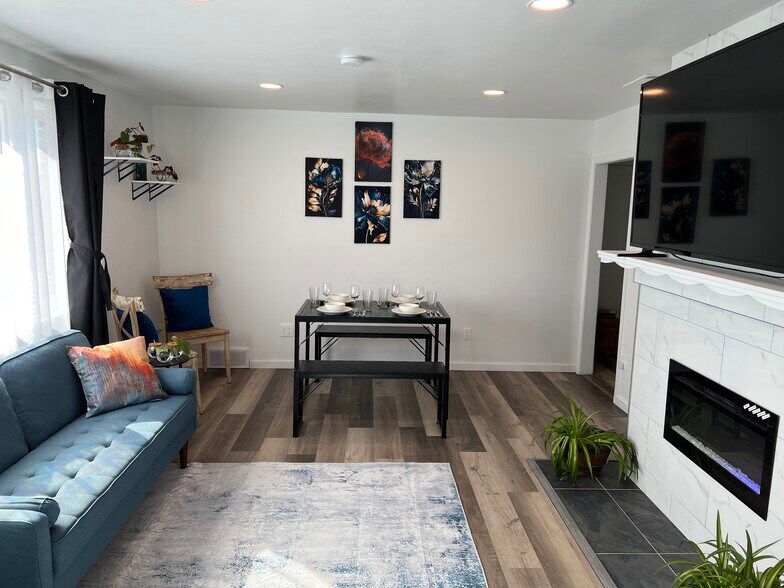 Building Photo - 2696 S Melbourne St