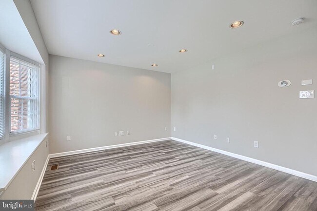Building Photo - 209 Bridge Dr