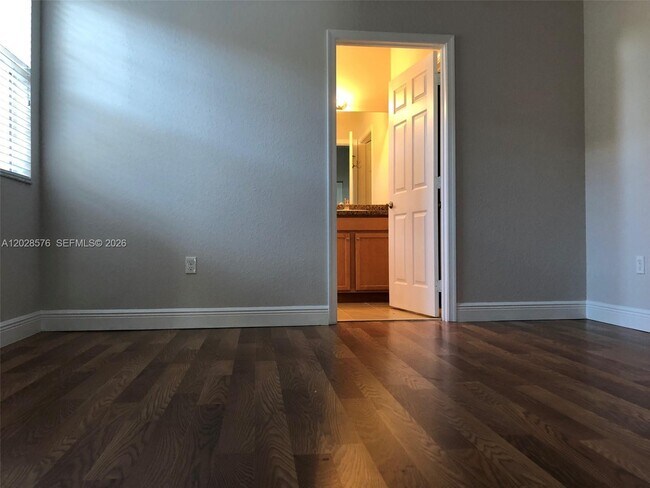Building Photo - 1524 SW 147th Ave
