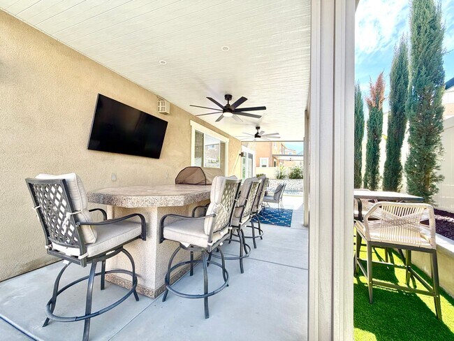 Building Photo - Resort-Style Pool Home with Mother-in-Law Suite,  RV Access & Included SOLAR Near Heritage Lake