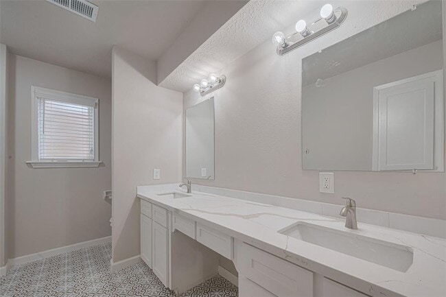 Building Photo - 22323 N Rebecca Burwell Ln