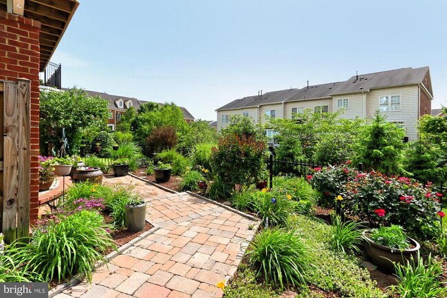 Building Photo - 43780 Ballybunion Terrace