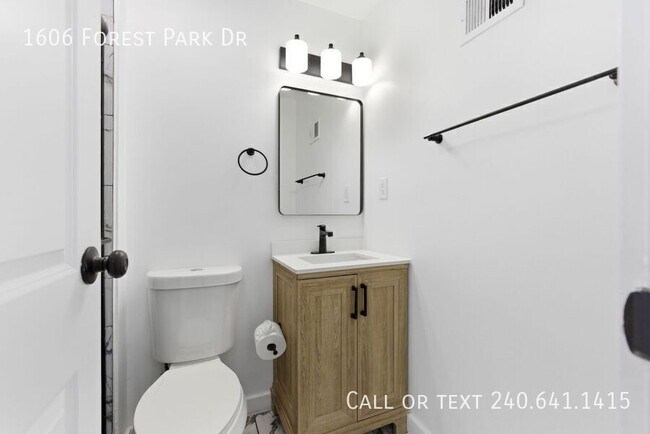 Building Photo - 1606 Forest Park Dr