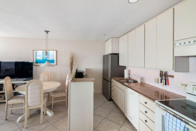 Building Photo - 265 Dune Rd