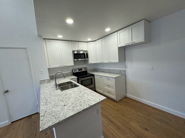 Building Photo - 25015 Peachland Ave
