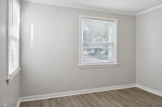 Building Photo - Large 3BR/2BA Near Downtown House For Rent