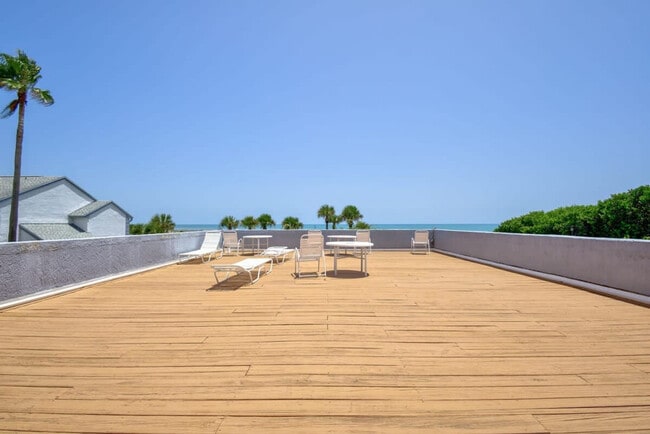 Building Photo - 603 Shorewood Dr