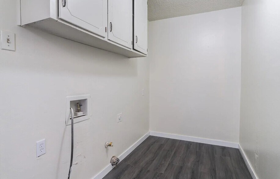 Building Photo - 4624 Grinnell St