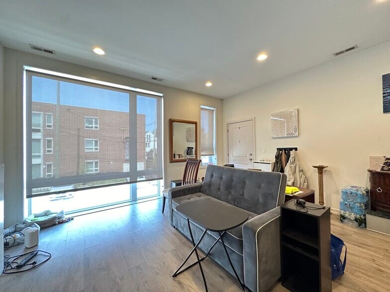 Building Photo - 4111 N Narragansett Ave