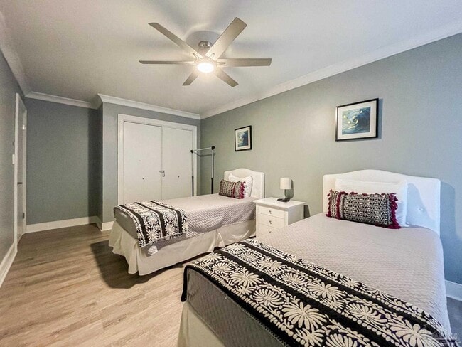 Building Photo - 4836 Huron Dr