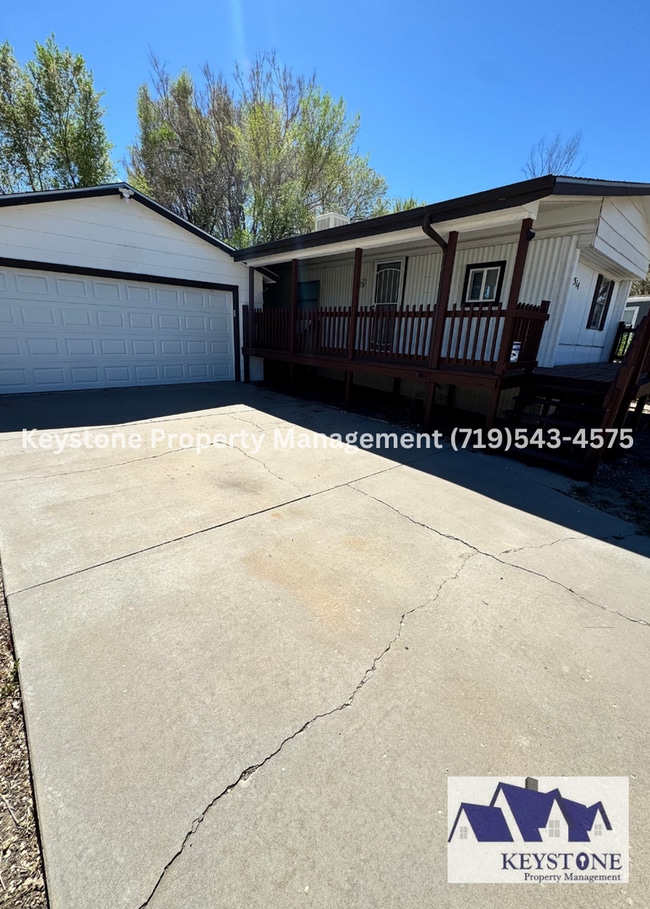 Building Photo - Spacious 2 Bed / 2 Bath Home with Oversized Garage & Updates Throughout $1200/$1200