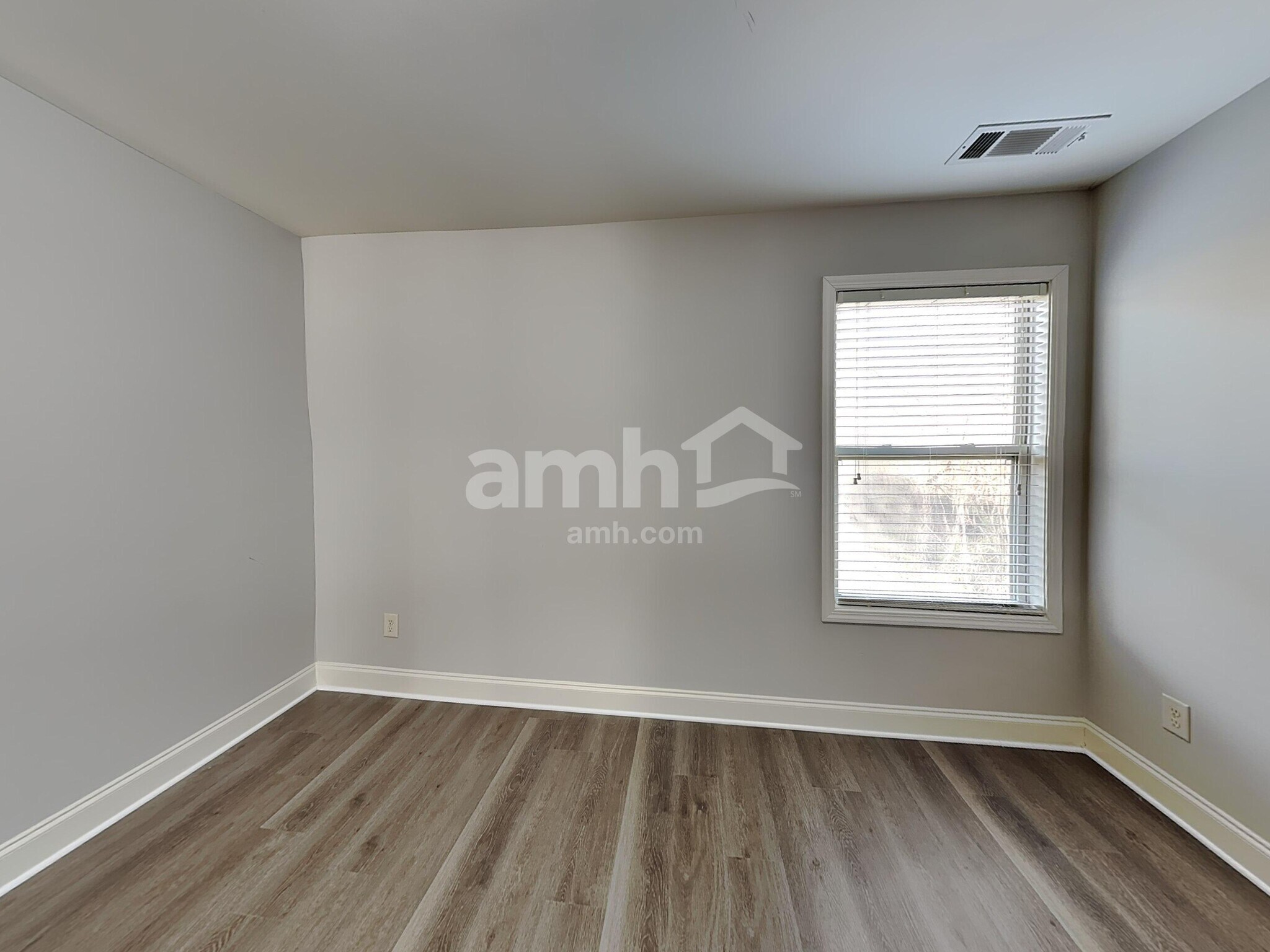 Building Photo - 414 Strawberry Walk
