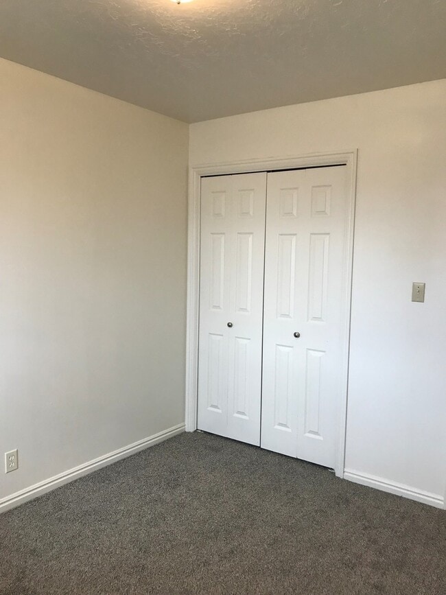 Building Photo - Remodeled Provo Townhome!