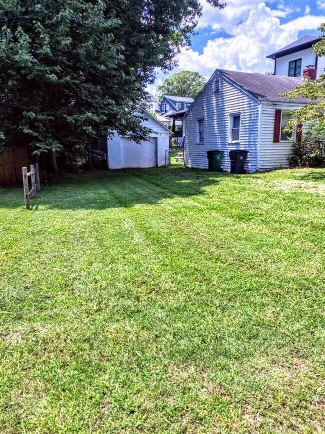 Building Photo - 418 Iverson Way