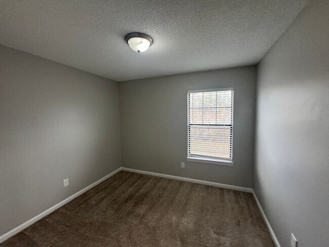 Building Photo - 3546 Christine Rd