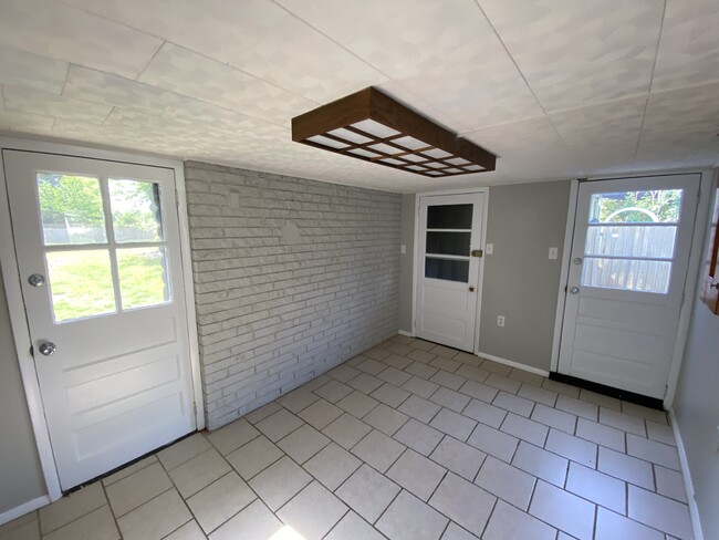 Building Photo - 178 Mt Pleasant Rd